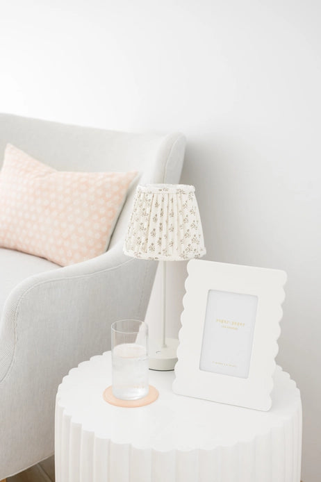 Sugar Paper Scallop Picture Frame