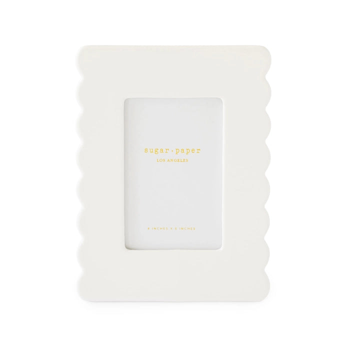 Sugar Paper Scallop Picture Frame