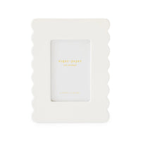 Sugar Paper Scallop Picture Frame