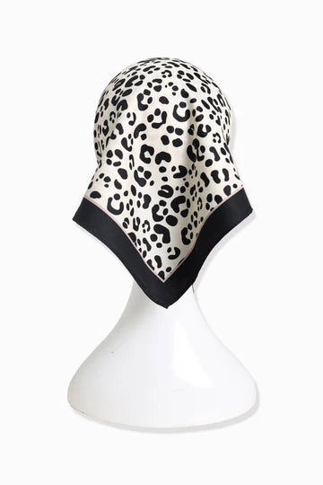 Common Knit Leopard Print Bandana