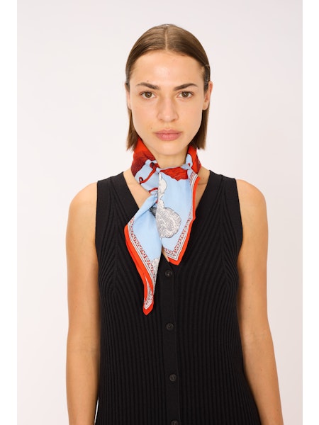 良品✨GUCCI グッチ スカーフ シルク100% ベージュ 花 蝶 - メルカリ