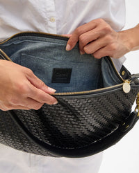 Clare V Moyen Messenger Black